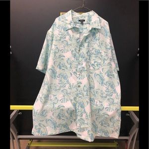 Van Heusen men’s short sleeve dress shirt.